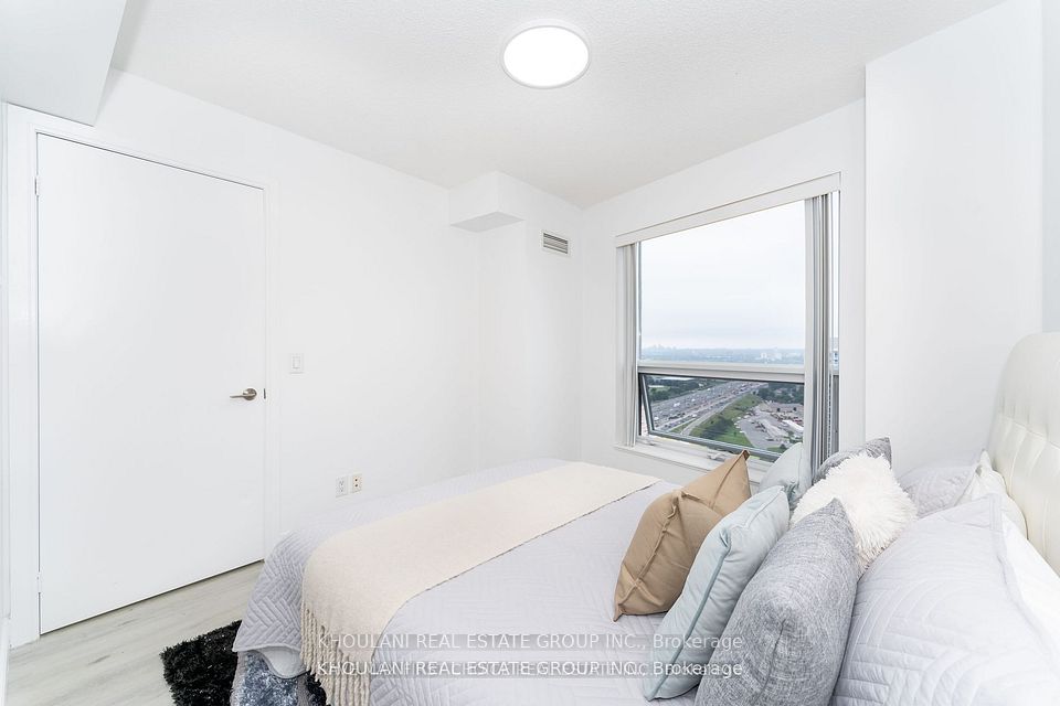 135 Village Green Square 3922, Toronto, ON M1S 0G3 20