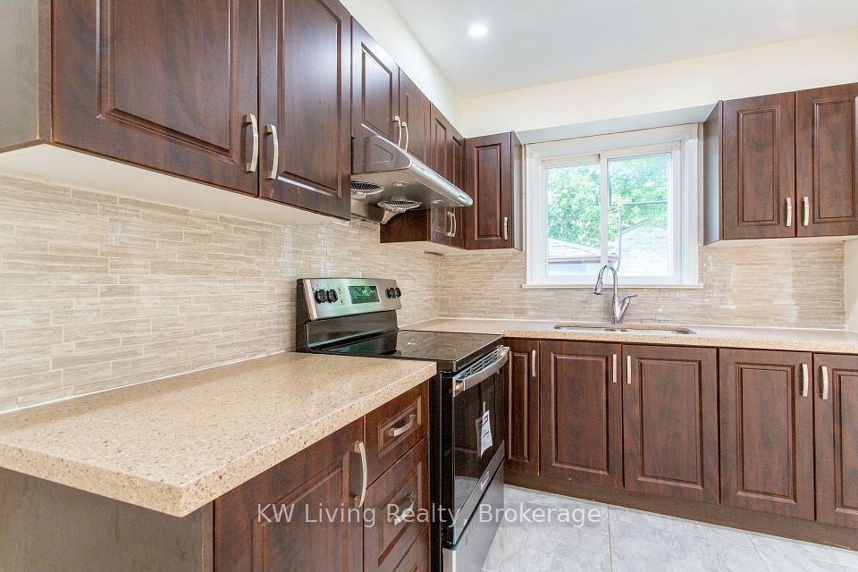 9 Rupert Street, Toronto, ON M1K 1T3 2
