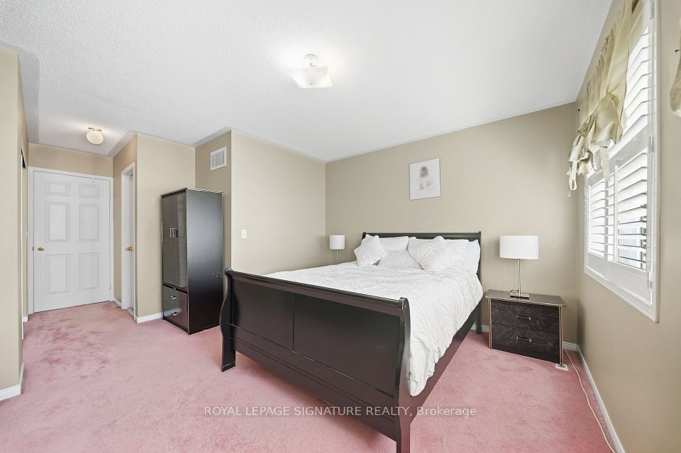 83 Mondeo Drive 552, Toronto, ON M1P 5B6 14