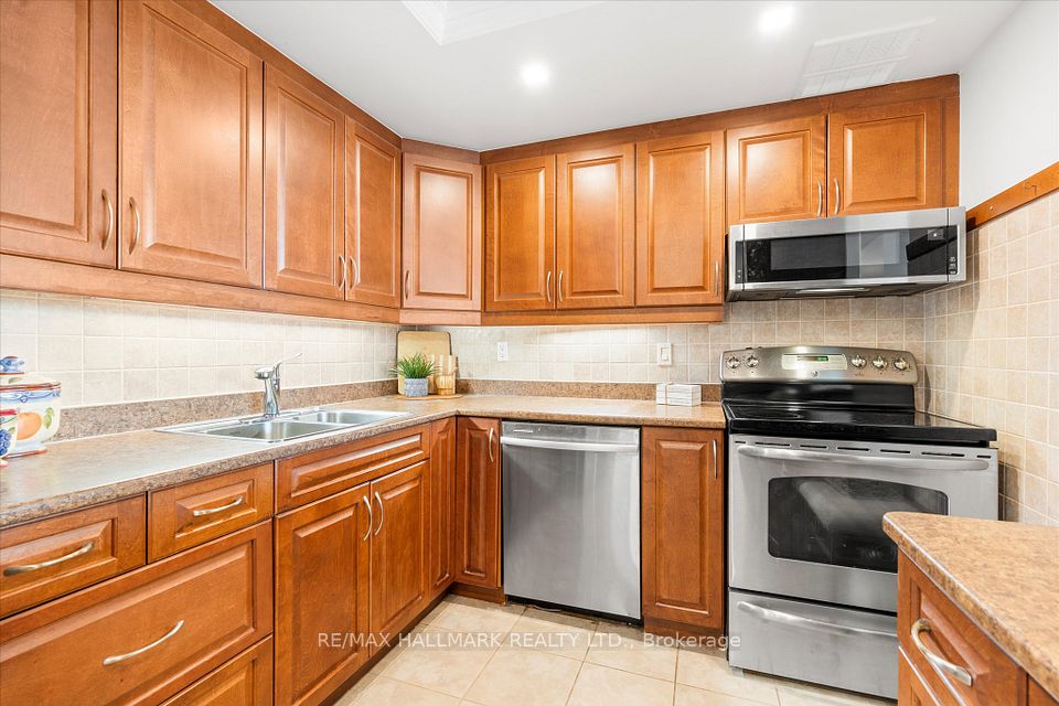 20 Dean Park Road 902, Toronto, ON M1B 3G9 9