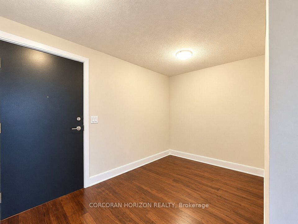 135 Village Green Square 1620, Toronto, ON M1S 0G4 2