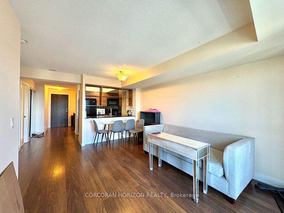 135 Village Green Square 1620, Toronto, ON M1S 0G4 5