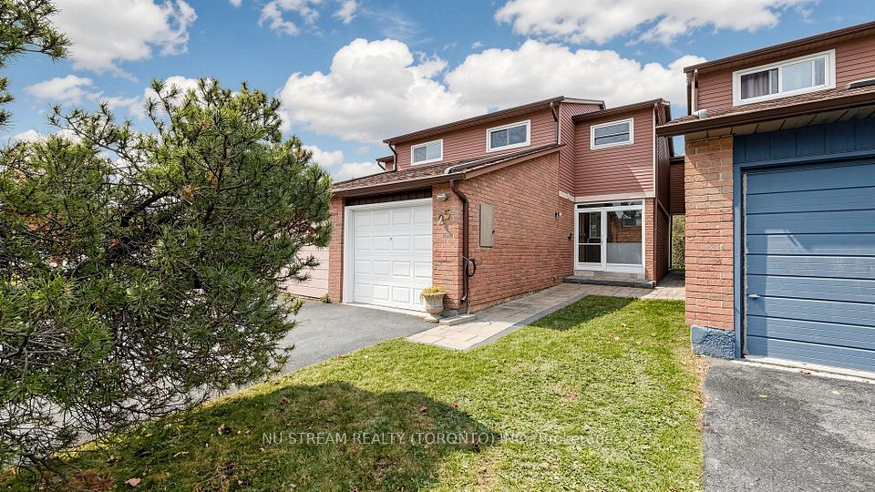 25 Treetops Court, Toronto, ON M1V 2B9 2