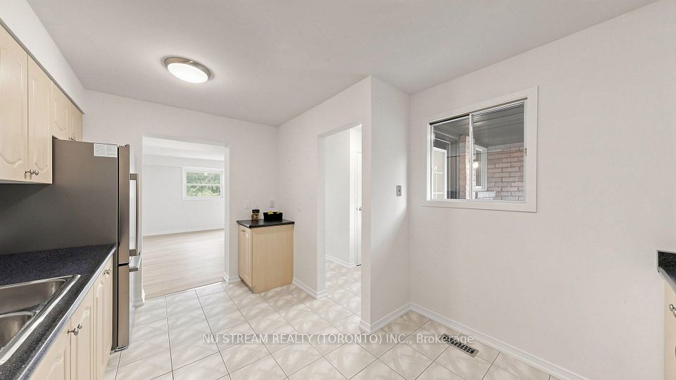 25 Treetops Court, Toronto, ON M1V 2B9 12