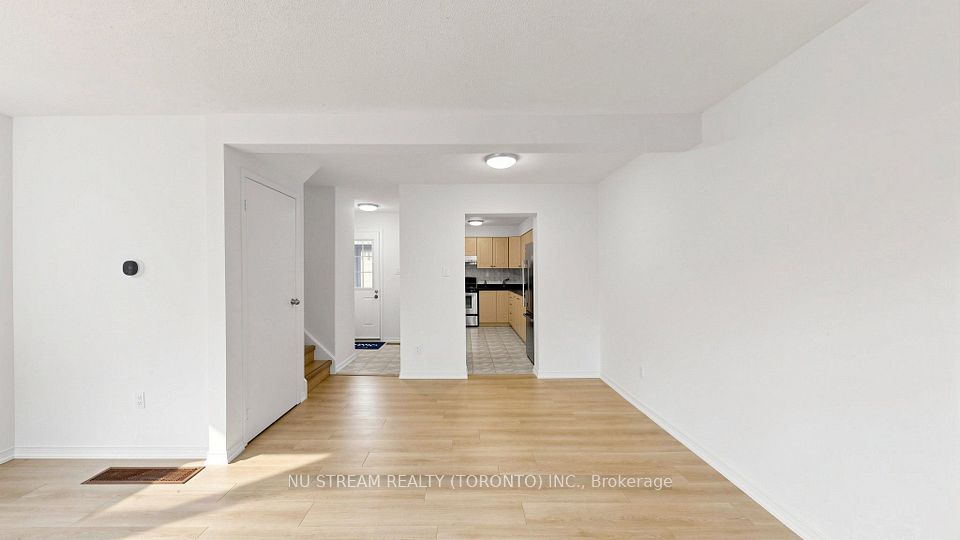 25 Treetops Court, Toronto, ON M1V 2B9 8