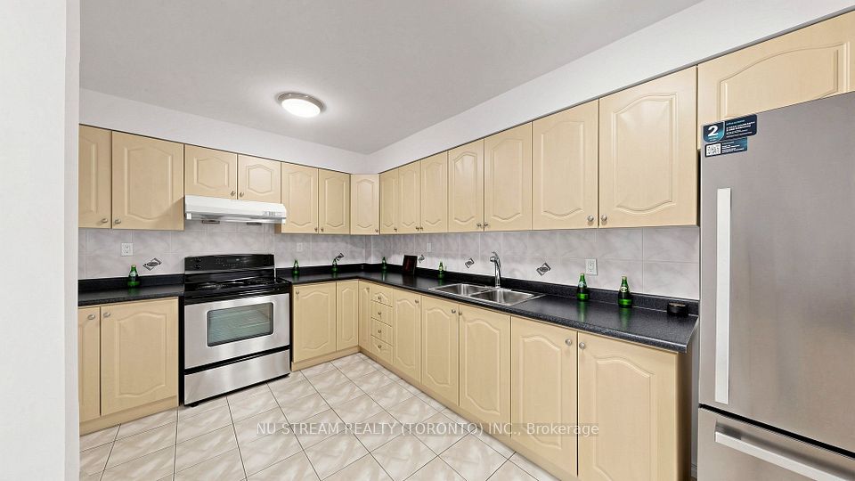 25 Treetops Court, Toronto, ON M1V 2B9 9