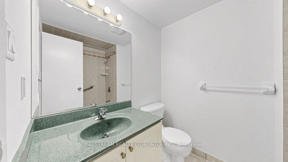 25 Treetops Court, Toronto, ON M1V 2B9 24