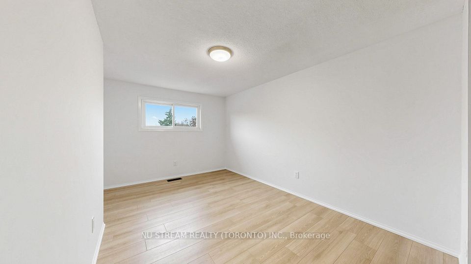 25 Treetops Court, Toronto, ON M1V 2B9 21