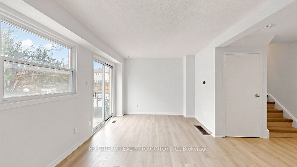 25 Treetops Court, Toronto, ON M1V 2B9 6