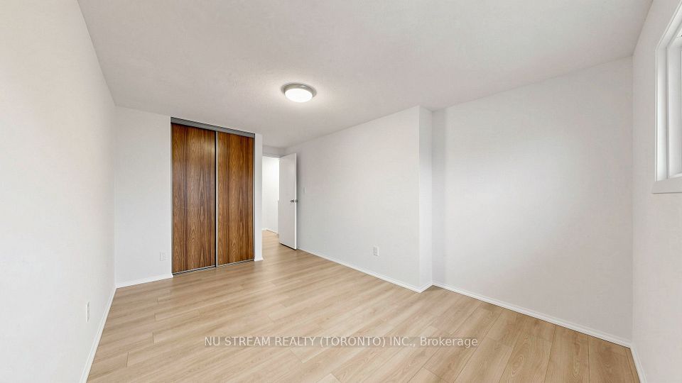 25 Treetops Court, Toronto, ON M1V 2B9 23