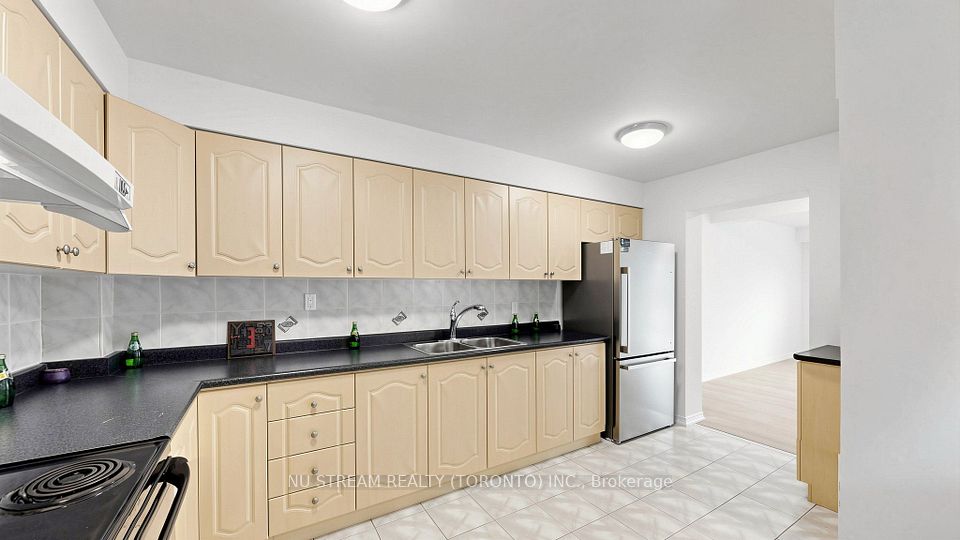 25 Treetops Court, Toronto, ON M1V 2B9 11
