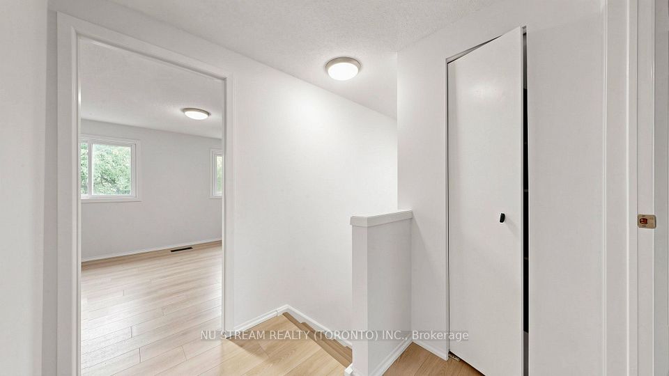25 Treetops Court, Toronto, ON M1V 2B9 14