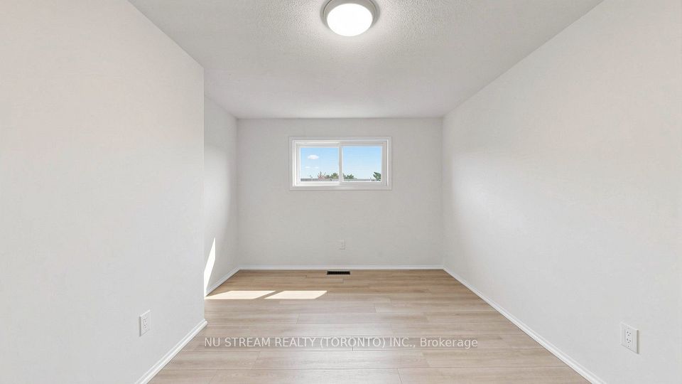 25 Treetops Court, Toronto, ON M1V 2B9 22
