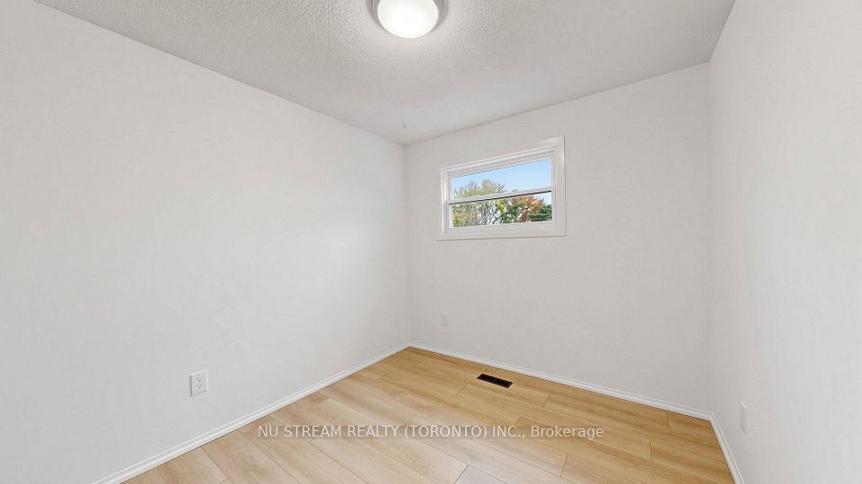 25 Treetops Court, Toronto, ON M1V 2B9 18