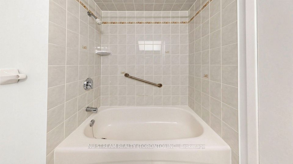 25 Treetops Court, Toronto, ON M1V 2B9 25