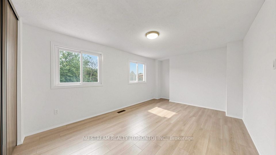 25 Treetops Court, Toronto, ON M1V 2B9 15