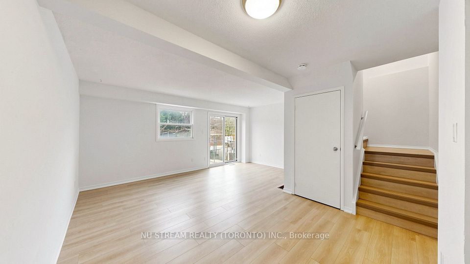 25 Treetops Court, Toronto, ON M1V 2B9 7