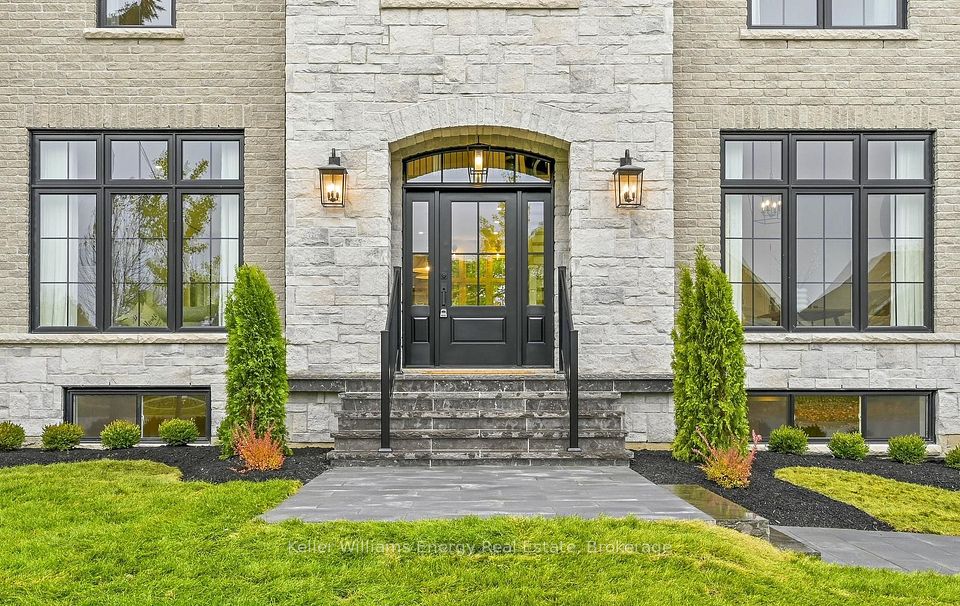 10 Heber Down Crescent, Whitby, ON L1M 1A8 2