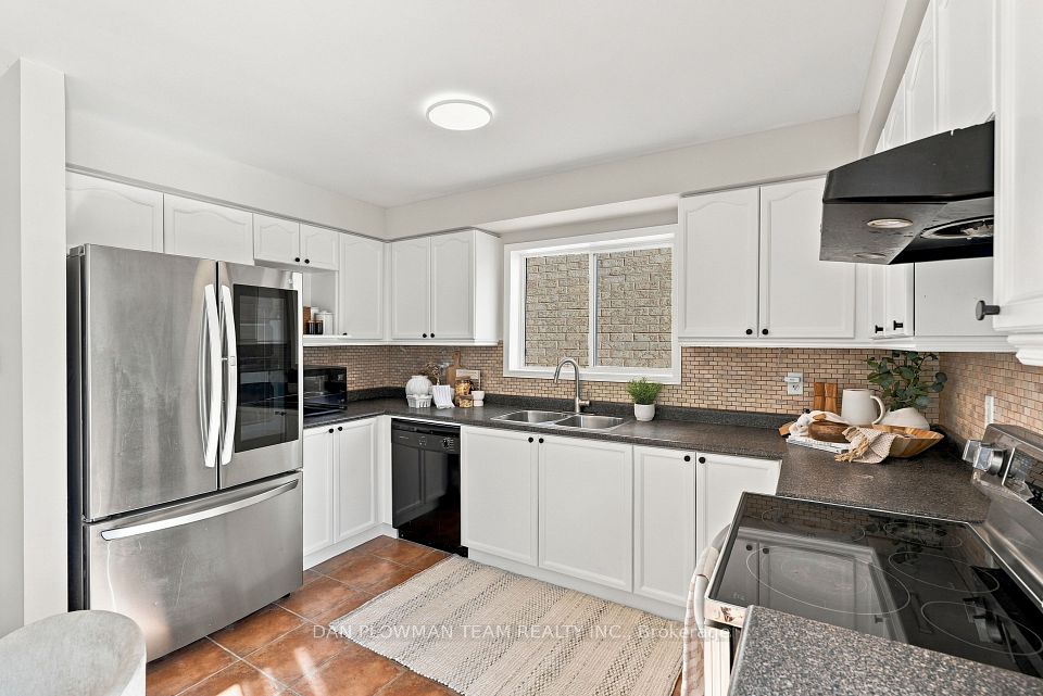 62 Moynahan Crescent, Ajax, ON L1Z 1P1 12