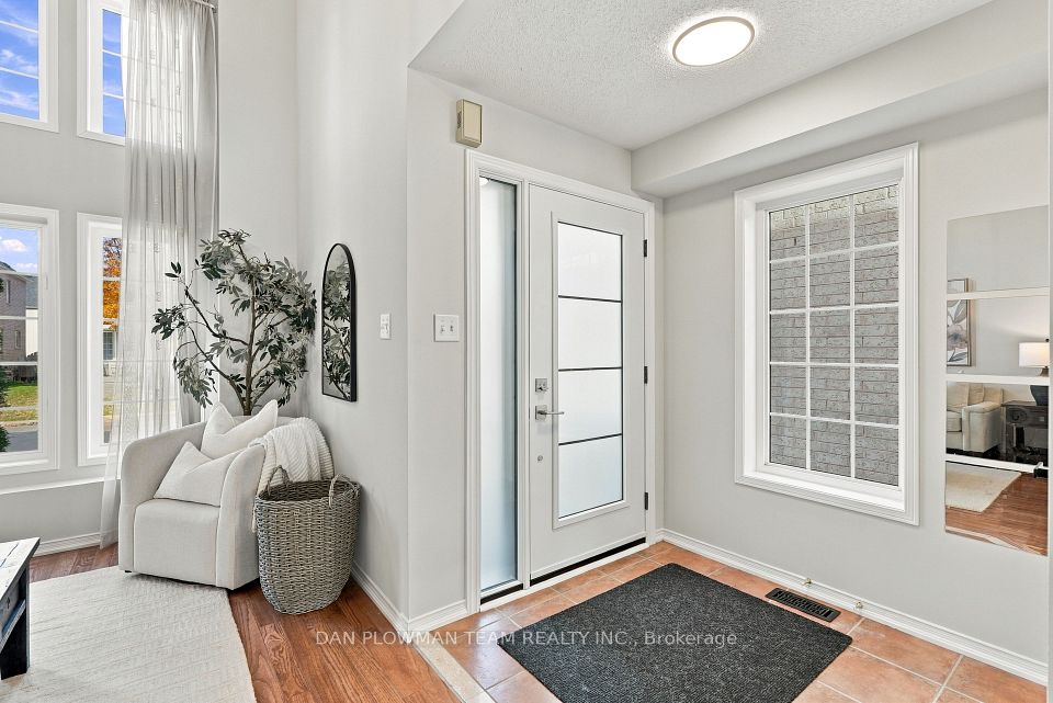 62 Moynahan Crescent, Ajax, ON L1Z 1P1 2