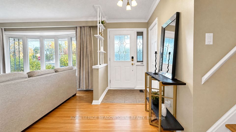 158 Coronation Drive Upper, Toronto, ON M1E 2H5 3