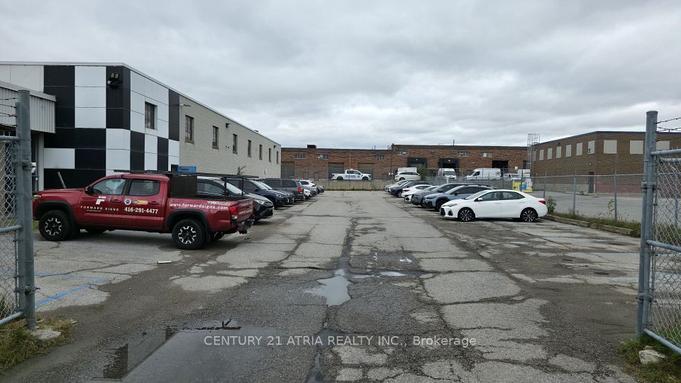60 Emblem Court, Toronto, ON M1S 1B1 7