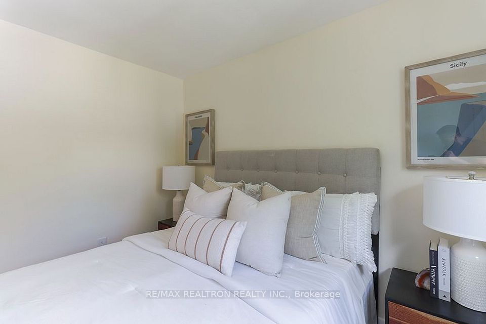 68 Chelwood Road, Toronto, ON M1K 2K8 17