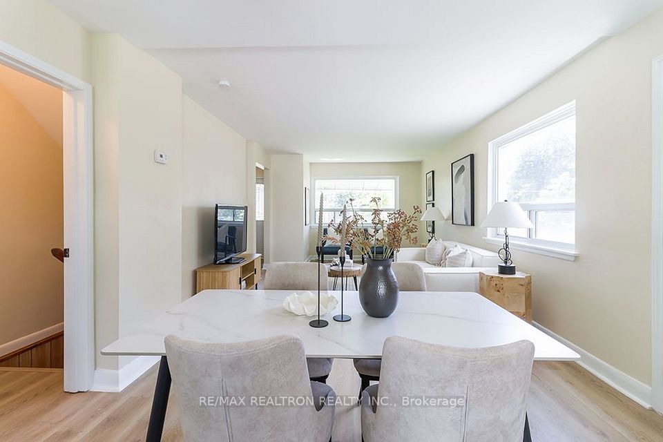 68 Chelwood Road, Toronto, ON M1K 2K8 12