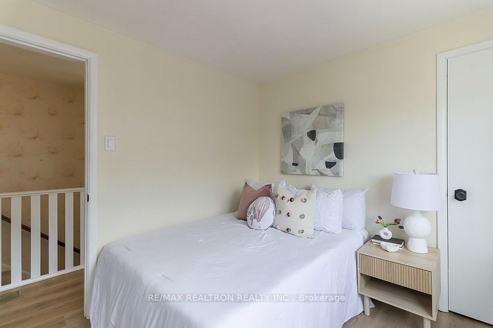 68 Chelwood Road, Toronto, ON M1K 2K8 18