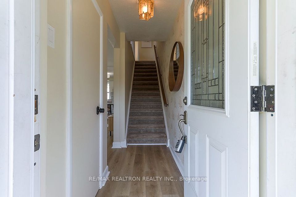 68 Chelwood Road, Toronto, ON M1K 2K8 5