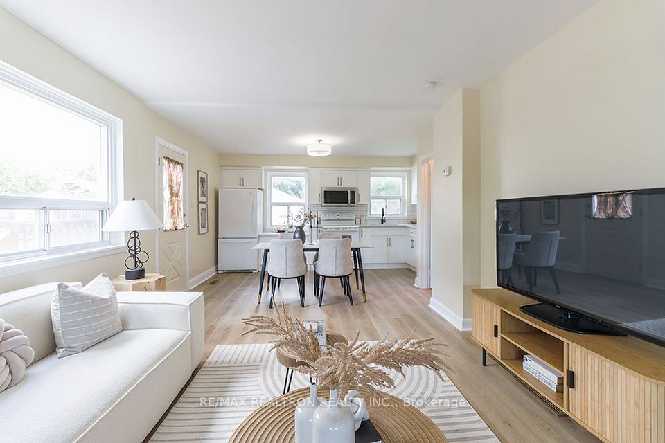 68 Chelwood Road, Toronto, ON M1K 2K8 8