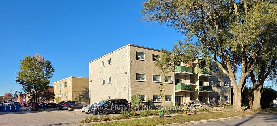 310 Marland Avenue, Oshawa, ON L1J 1X5