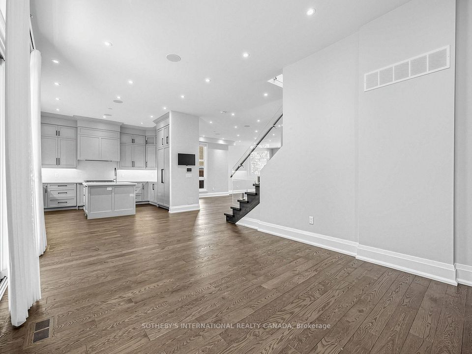 4 Birchlawn Avenue, Toronto, ON M1N 1H9 8