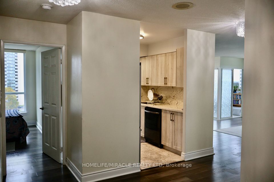 3233 Eglinton Avenue E 802, Toronto, ON M1J 3N6 6
