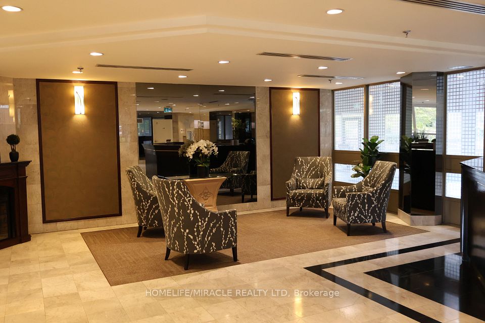 3233 Eglinton Avenue E 802, Toronto, ON M1J 3N6 19