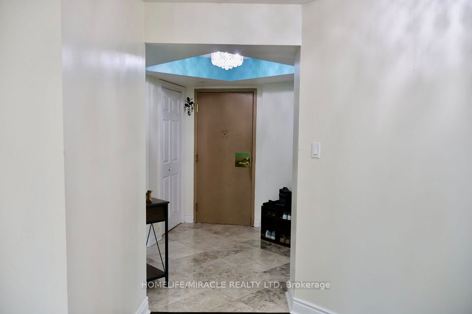 3233 Eglinton Avenue E 802, Toronto, ON M1J 3N6 4