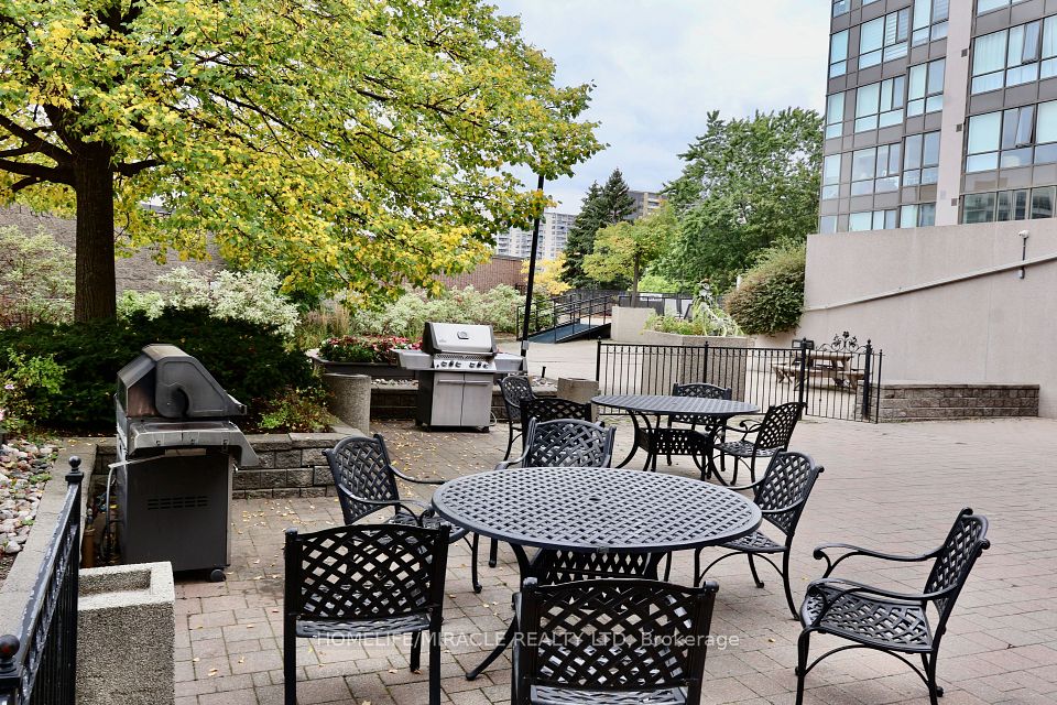 3233 Eglinton Avenue E 802, Toronto, ON M1J 3N6 22