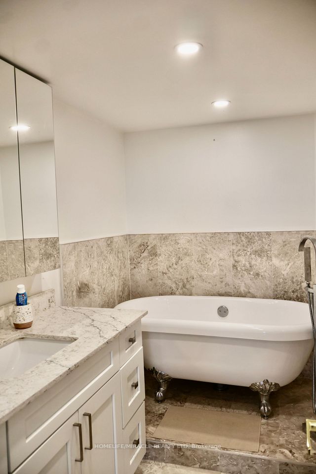 3233 Eglinton Avenue E 802, Toronto, ON M1J 3N6 13