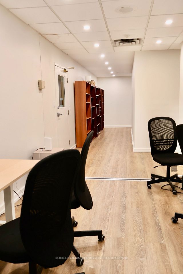 3233 Eglinton Avenue E 802, Toronto, ON M1J 3N6 17