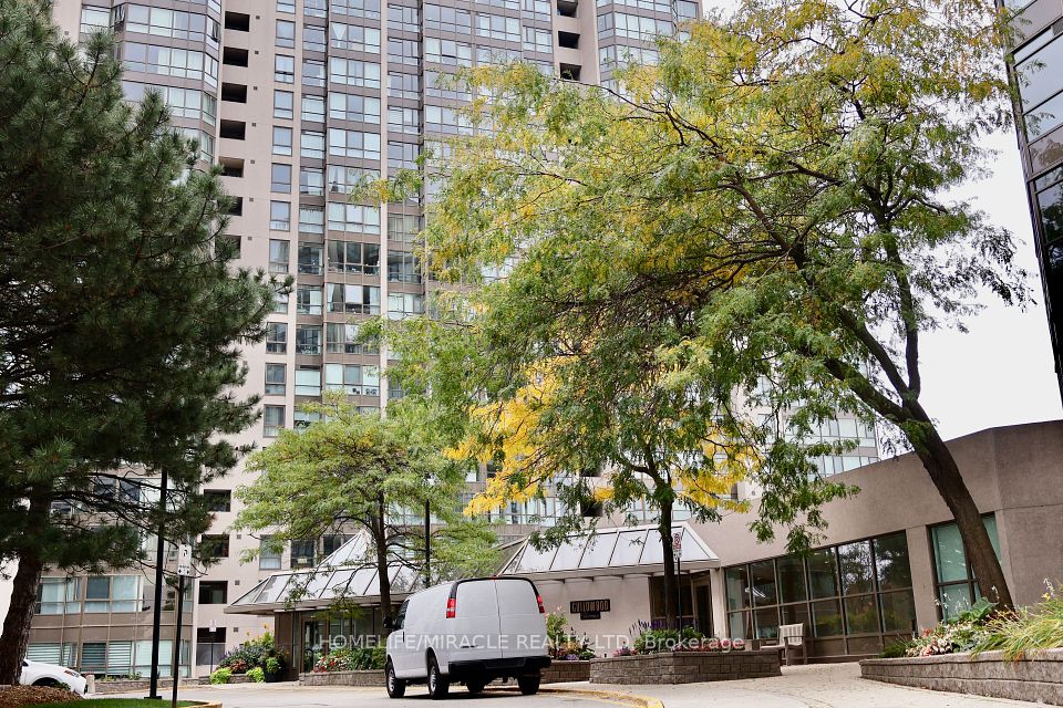 3233 Eglinton Avenue E 802, Toronto, ON M1J 3N6 2