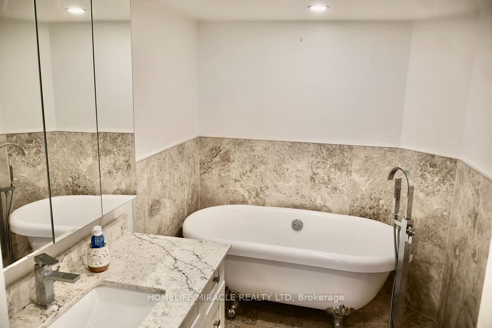 3233 Eglinton Avenue E 802, Toronto, ON M1J 3N6 14