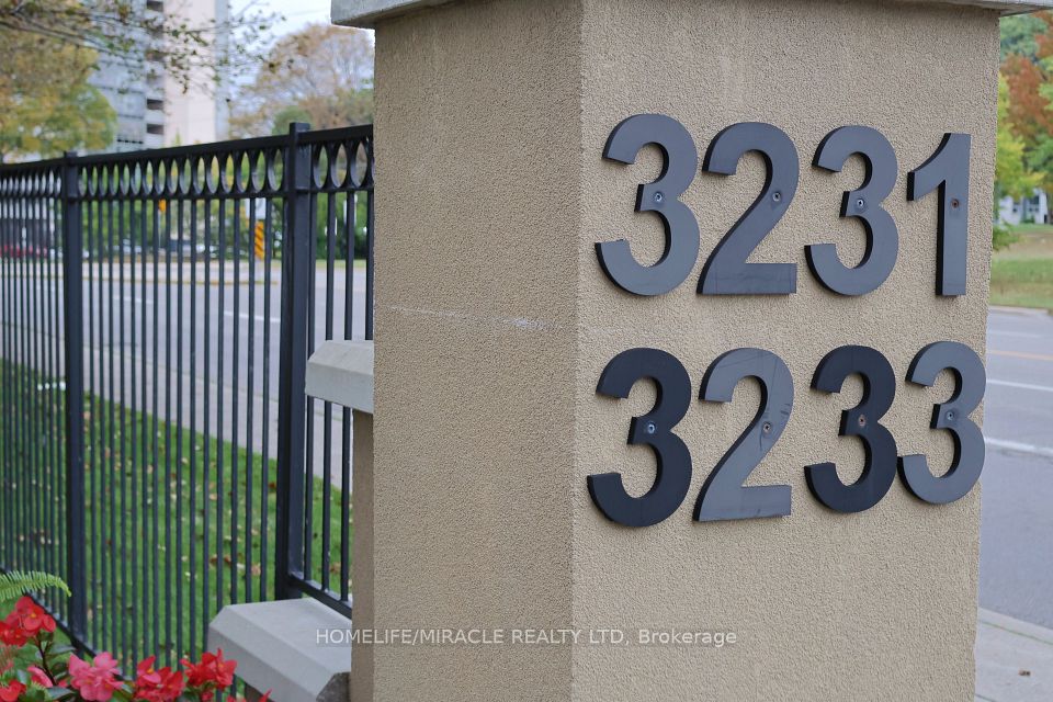 3233 Eglinton Avenue E 802, Toronto, ON M1J 3N6 3