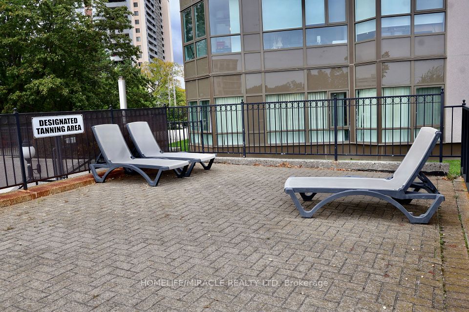 3233 Eglinton Avenue E 802, Toronto, ON M1J 3N6 21