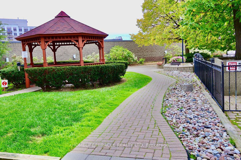 3233 Eglinton Avenue E 802, Toronto, ON M1J 3N6 23