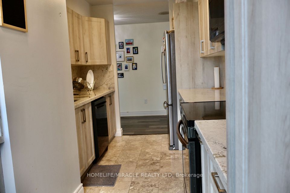 3233 Eglinton Avenue E 802, Toronto, ON M1J 3N6 8