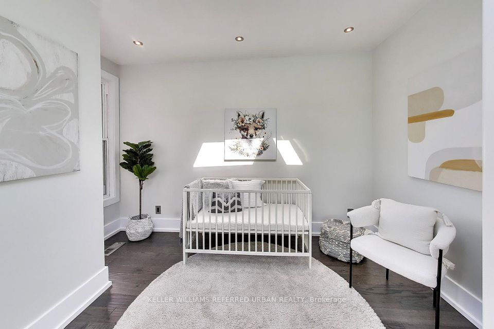 102 Gough Avenue, Toronto, ON M4K 3N8 16