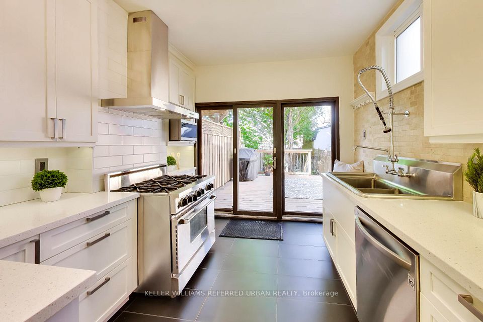 102 Gough Avenue, Toronto, ON M4K 3N8 9