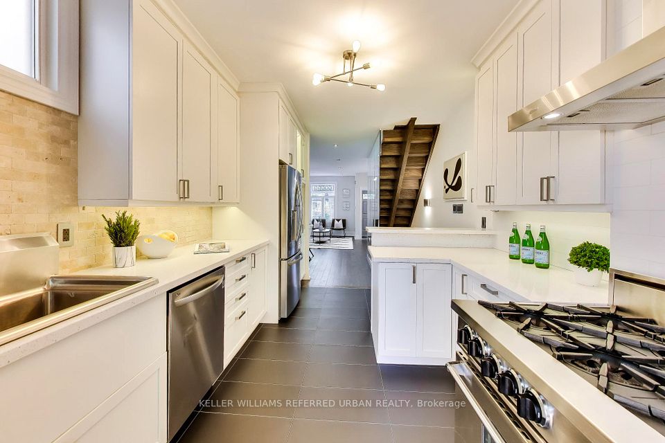 102 Gough Avenue, Toronto, ON M4K 3N8 11