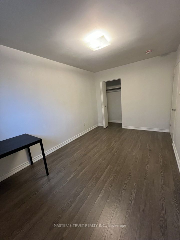 139 Amberjack Boulevard Main, Toronto, ON M1H 2K1 9