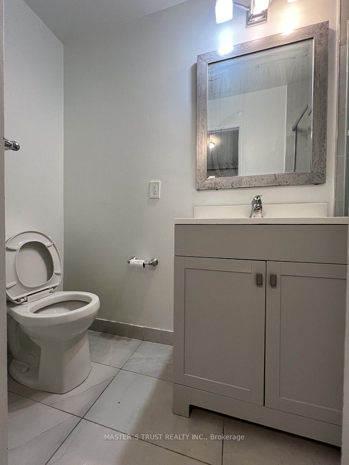 139 Amberjack Boulevard Main, Toronto, ON M1H 2K1 17